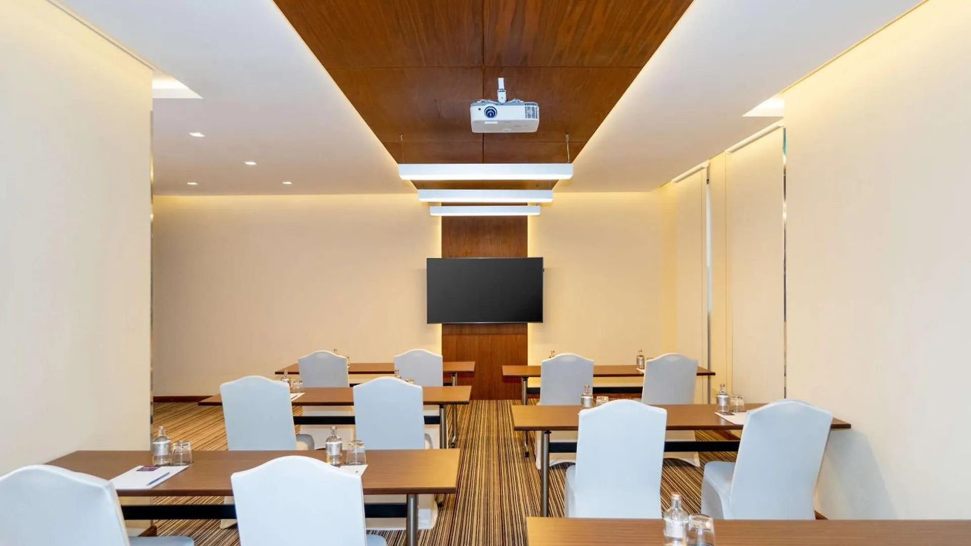Hyatt Place Dubai Wasl District Hotell